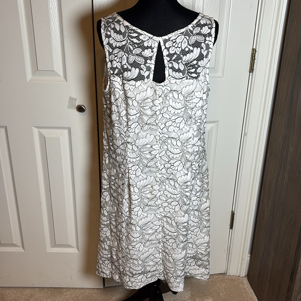 Signature by Robbie Bee Plus Floral Lace Dress - Picture 7 of 12